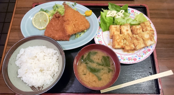 アジフライ定食 吉祥寺 まるけん食堂 食と酒と本と街と