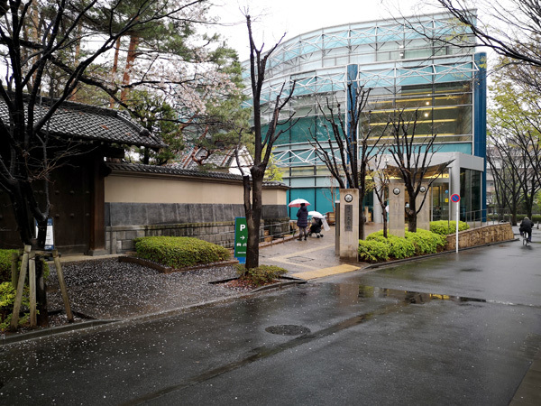 京王 芦花公園 食と酒と本と街と